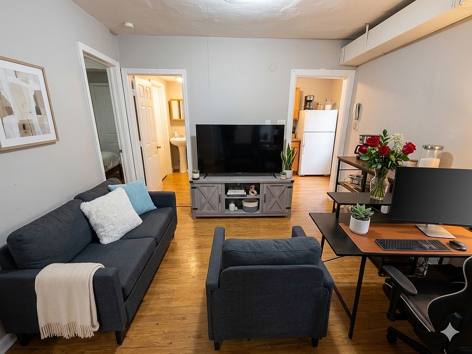 2nd image of 420 W Ruscomb St Floor 3