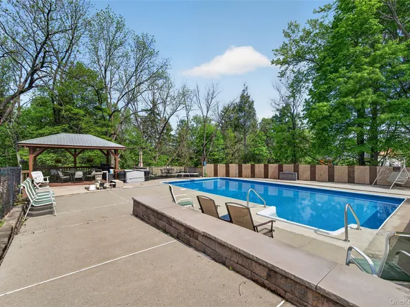 6 Pine Hill Road, Monroe, NY 10950