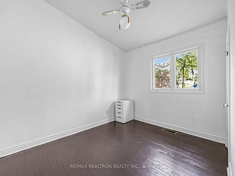 310 East Ave E — Photo 12