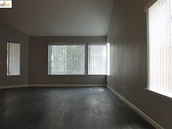 3rd image of 4921 Parkgreen Cir