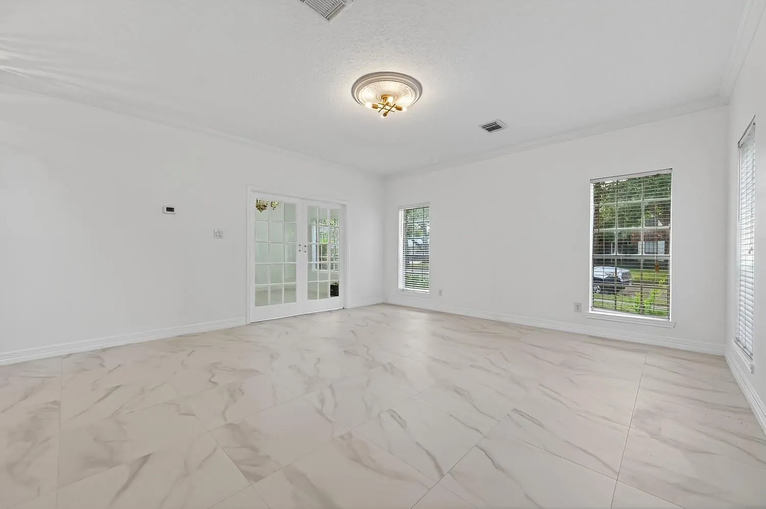 4 bed, 2.5 bath, 2922 sqft, $3,000 — Photo 3