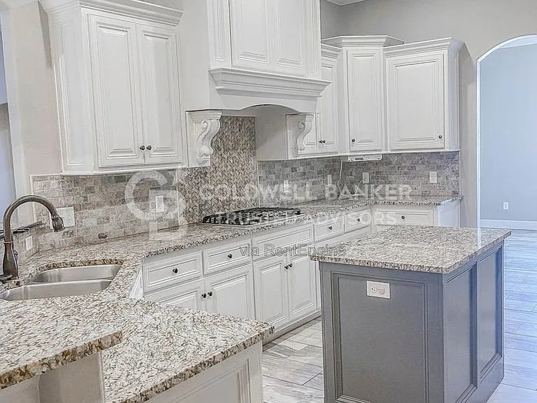 11003 Granby Ave — Photo 4