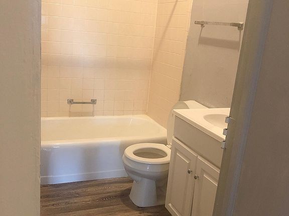 4th image of 602 Henry St #1