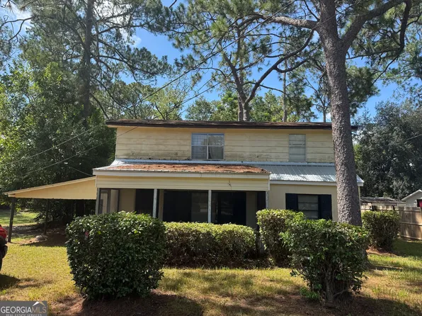 513 Community Dr, Waycross, GA 31501