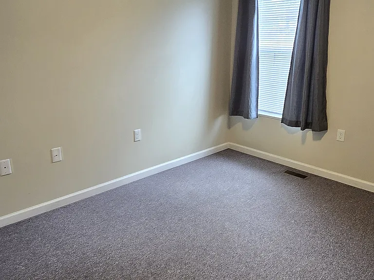 321 Poplar St — Photo 9