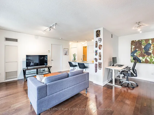 33 Sheppard Ave W #2505, Toronto, ON M2N 7K1