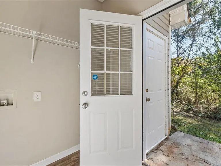 6750 Sunset Hills Blvd — Photo 18