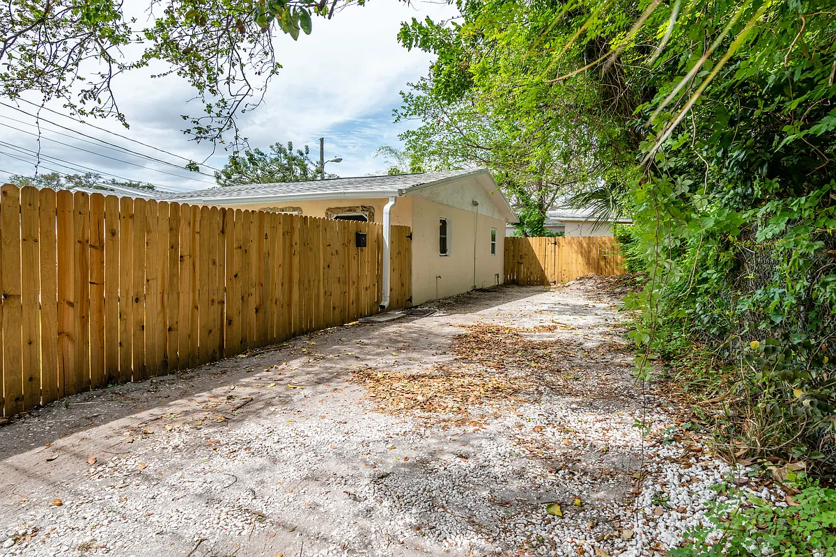 Photo 2 of 19 - 2636 14th Ave S #2 - Saint Petersburg, FL Building Photo - 2636 14th Ave S #2