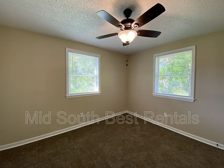 1812 S Summit St — Photo 6