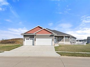 1416 Heartland St, Fairfax, IA 52228