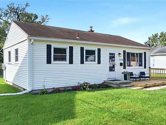 3rd image of 5276 Woodbine Ave