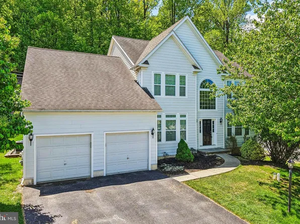2929 Avebury Stone Cir, Downingtown, PA 19335