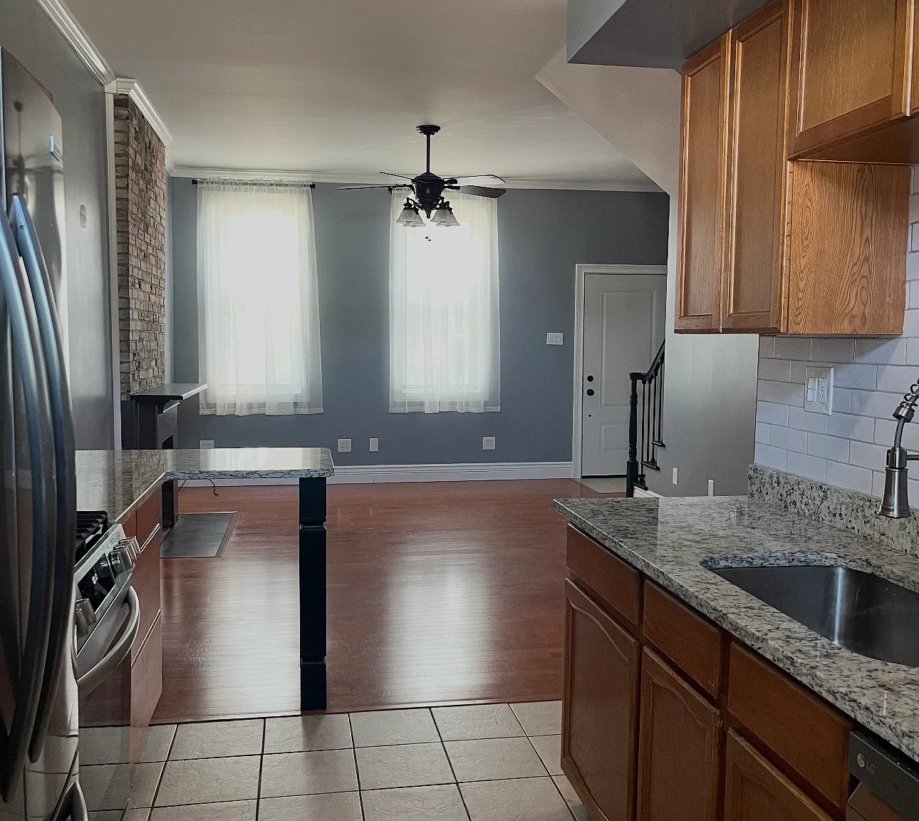 2 bed, 1000 sqft, $2,300 — Photo 3
