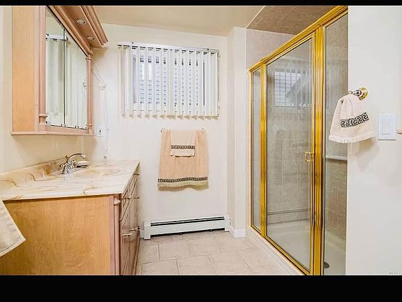 5th image of 42 Virginia Ave Floor 2