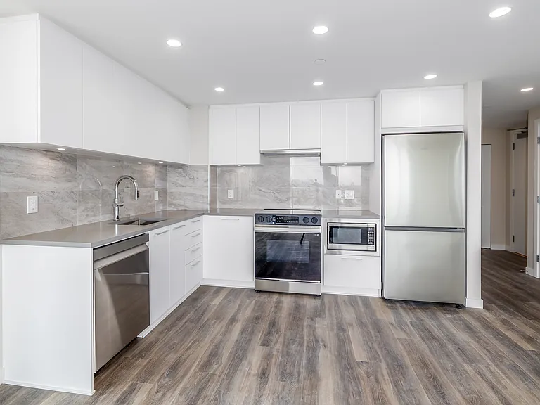 492 W 41st Ave — Photo 19