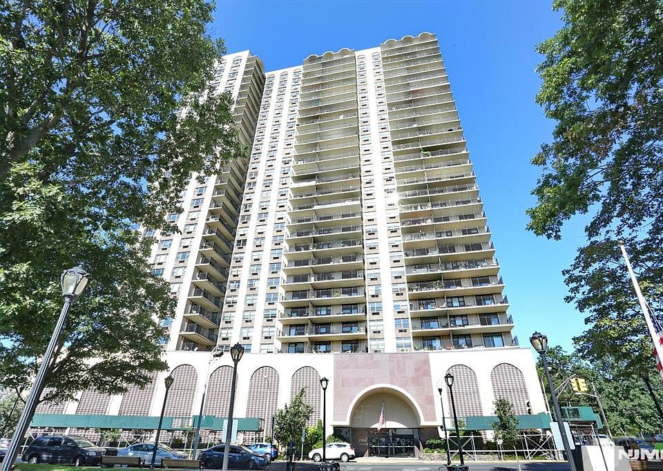 1st image of 7855 Boulevard E #11E