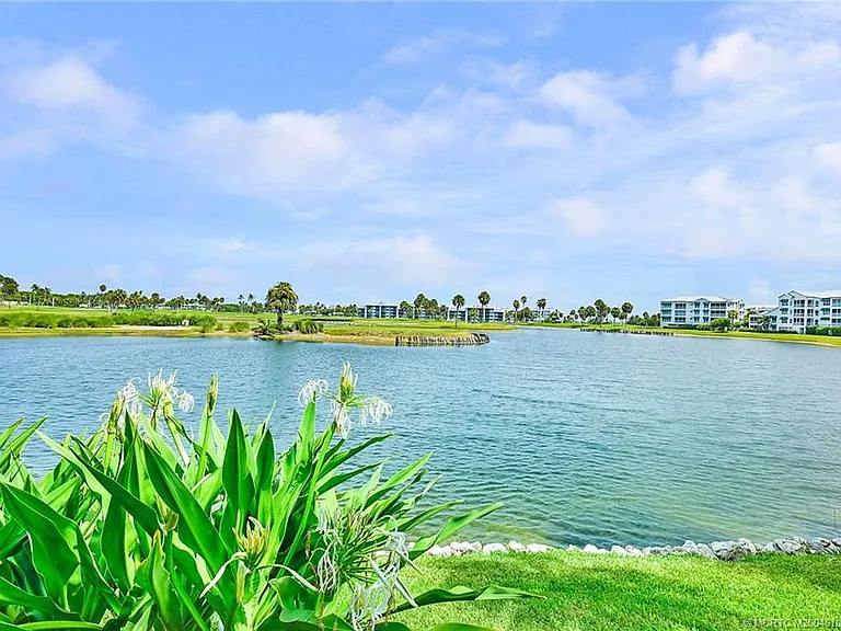 311 NE Golfview Cir — Photo 9