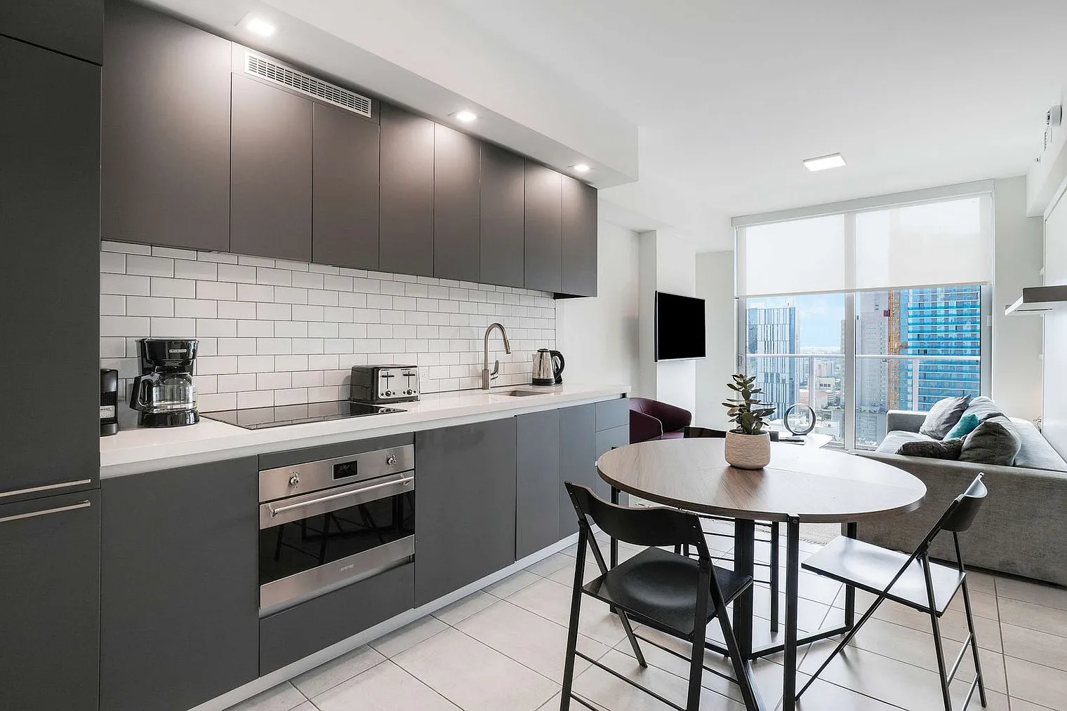 1 bed, 1.0 bath, 505 sqft, $2,791 — Photo 2