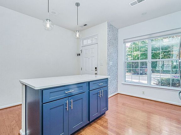 3rd image of 985 Lambourne Ln #1