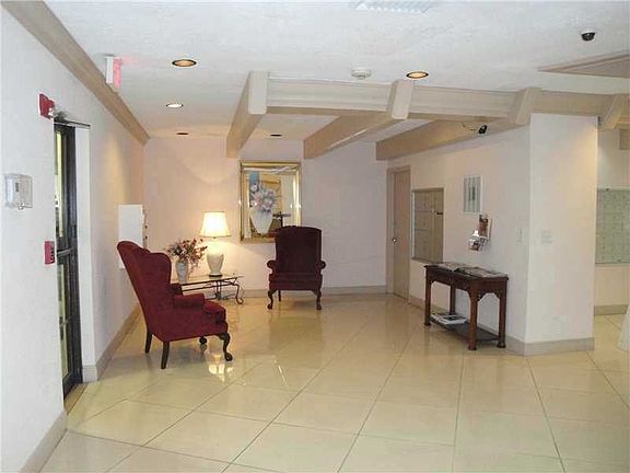 3rd image of 1200 NE Miami Gardens Dr APT 919W