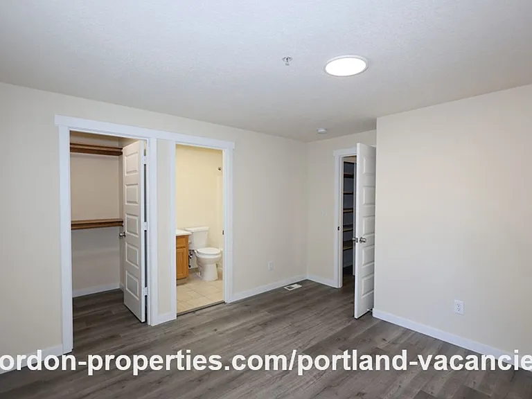 5407 SE 121st Ave — Photo 40
