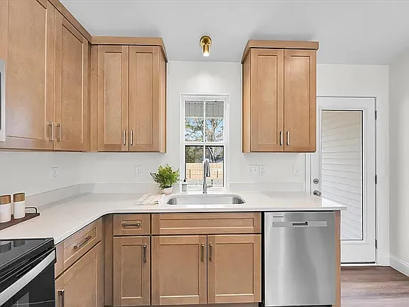 275 Ragan St — Photo 7