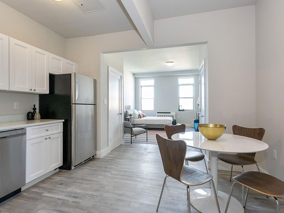 1st image of 70 Ashburton Ave #200