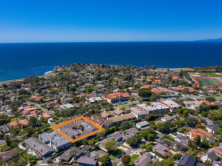 Lunada Bay Apartments — Photo 7