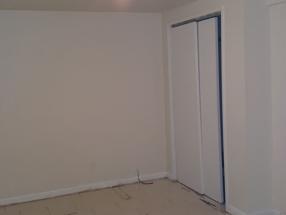 2nd image of 723 26th St #1