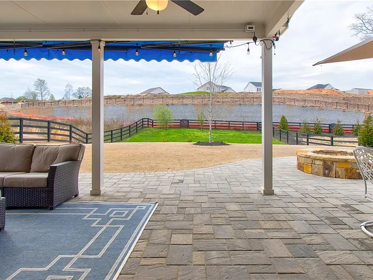 409 Carmichael Cir — Photo 27