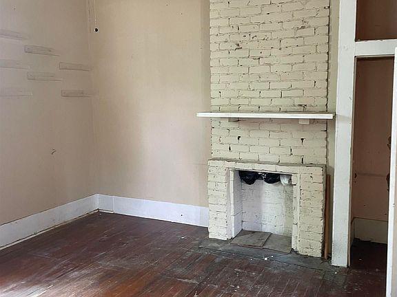 3rd image of 838 America St