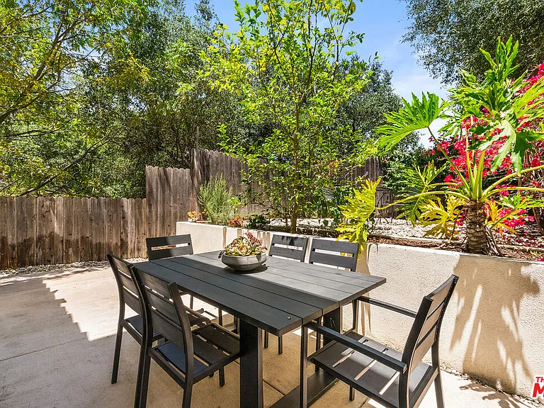 8836 Wonderland Ave — Photo 17
