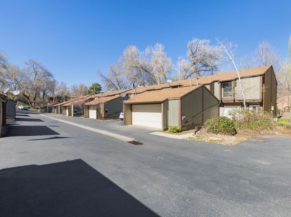 5489 Willow Ln