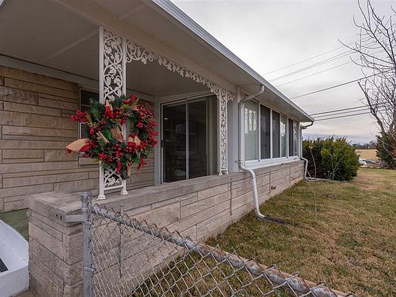 3rd image of 213 S Overhill Dr