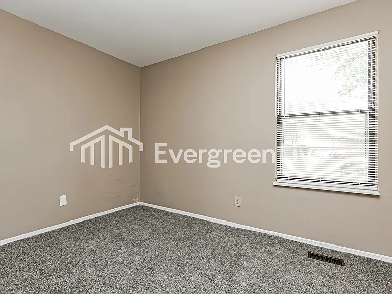 1262 Firethorne Dr — Photo 9