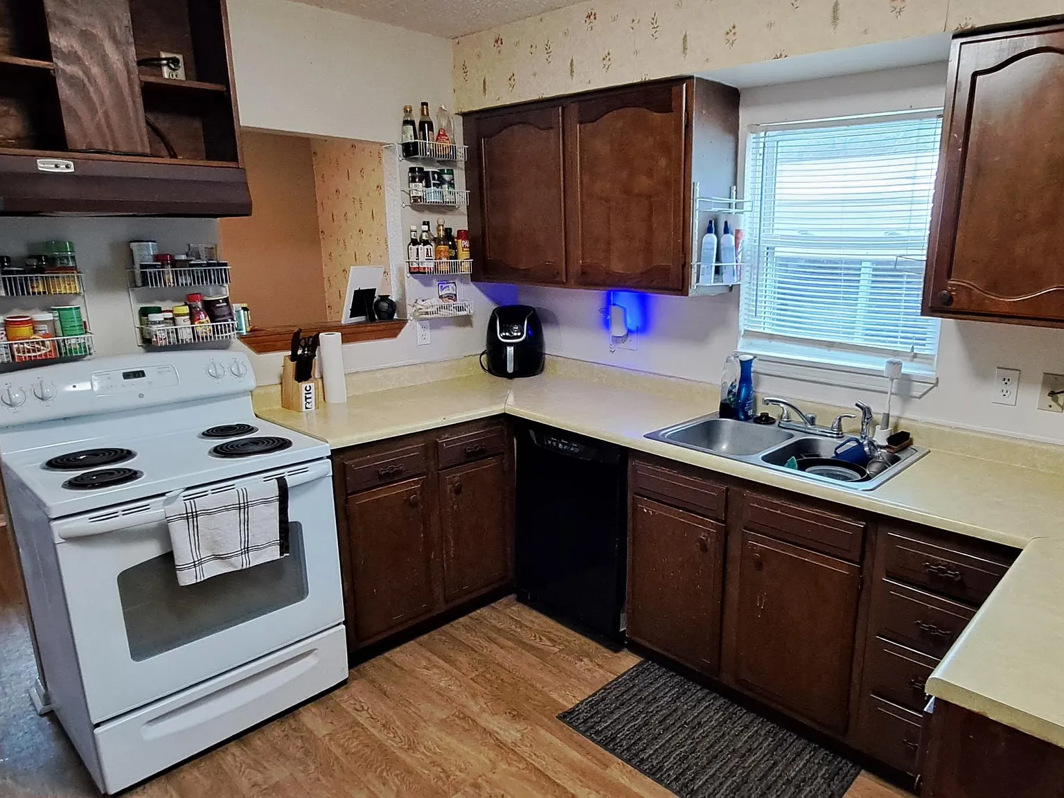 2 bed, 1000 sqft, $1,295 — Photo 3