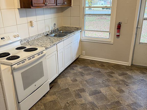 3rd image of 47 Carver Cir #1