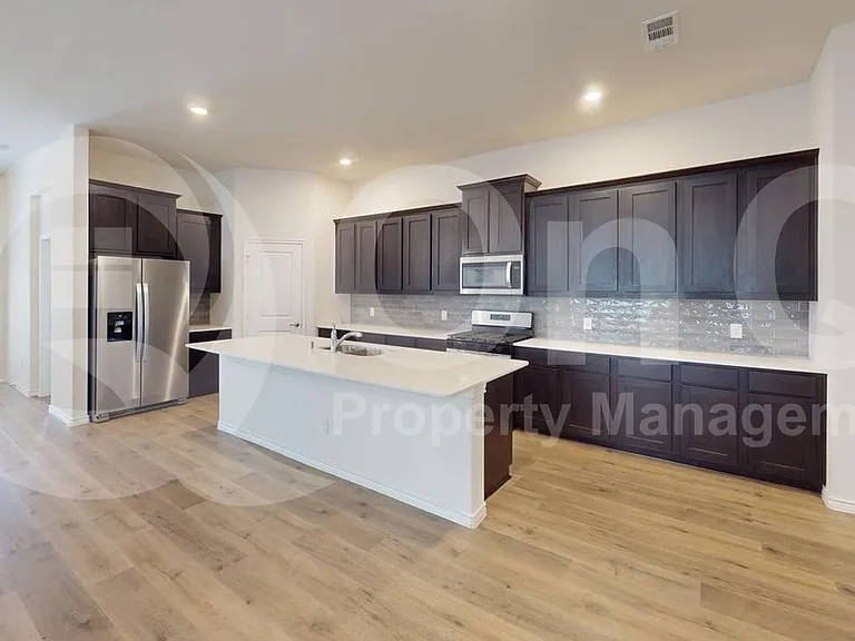 1932 Willie Ray St — Photo 4