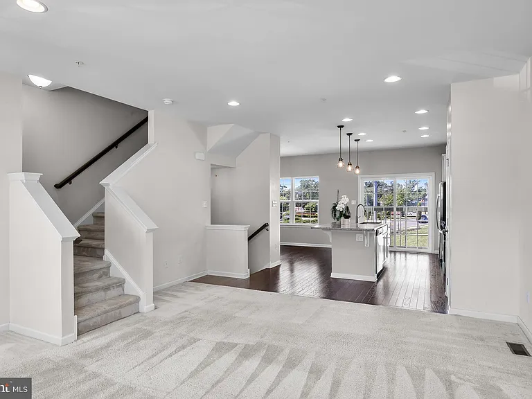 8 Iron Gate Rd — Photo 11