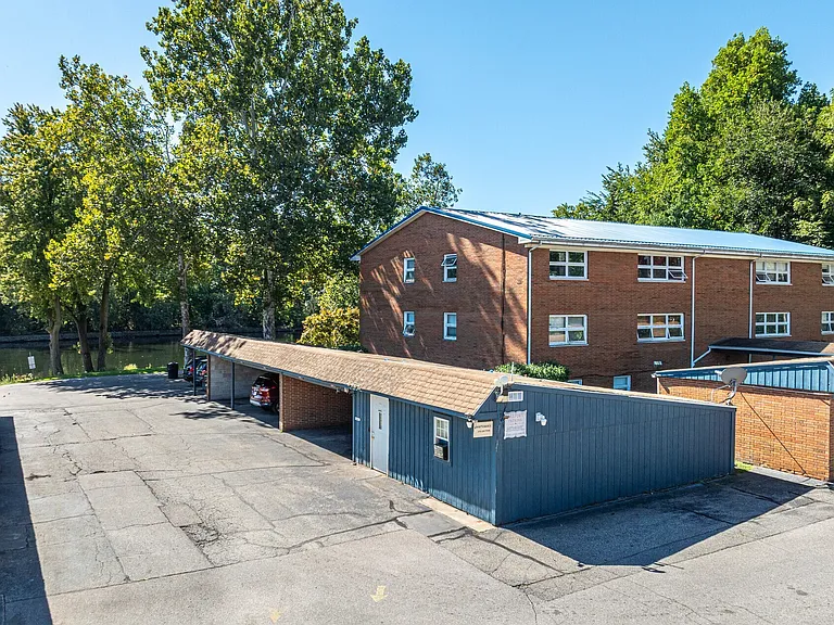 Rivershore Apartments — Photo 42
