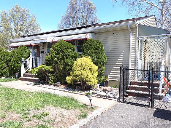 2nd image of 89 Oak Ln