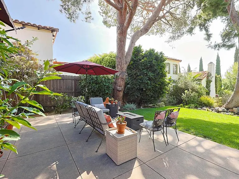 1027 Adella Ave — Photo 30