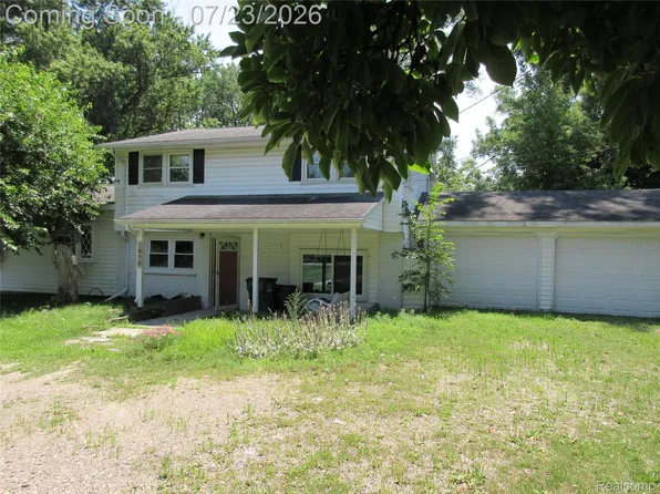 1575 Banmoor Dr, Troy, MI 48084