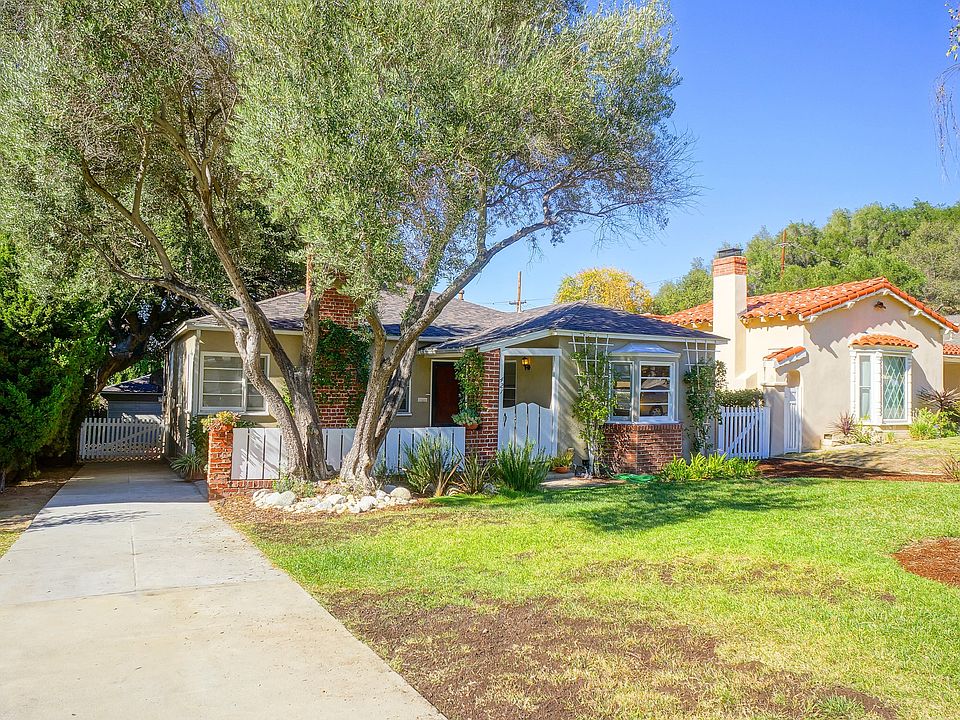 1st image of 421 Waltonia Dr