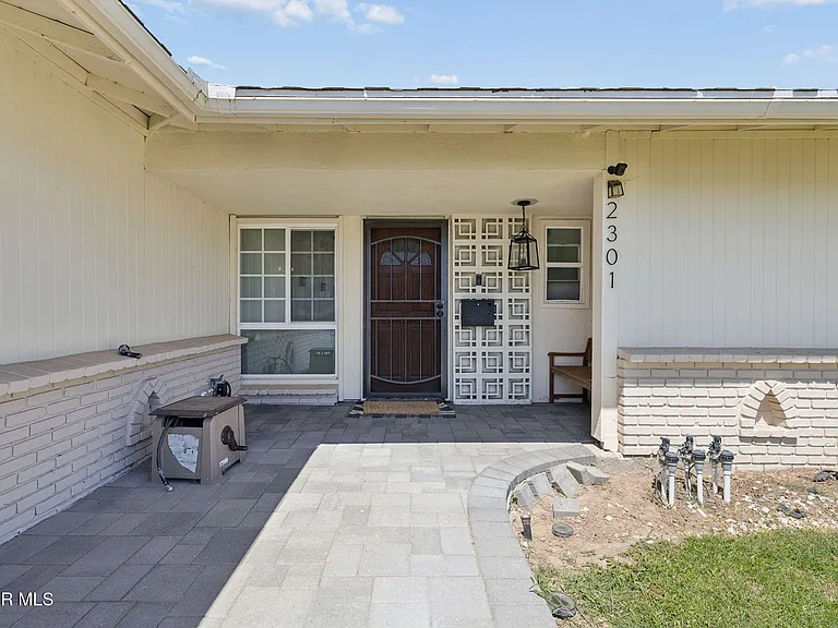 2301 Mono St — Photo 4