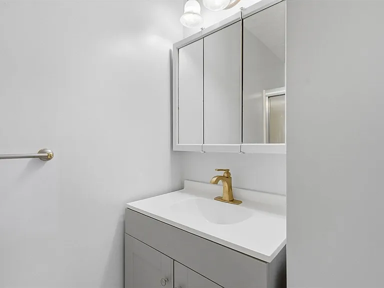 8 Ash St — Photo 28