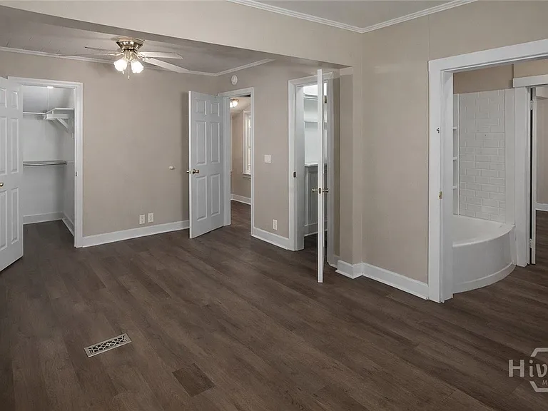 471 E Montgomery St — Photo 12