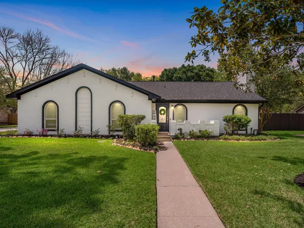 505 Pilgrim Ln, Friendswood, TX 77546