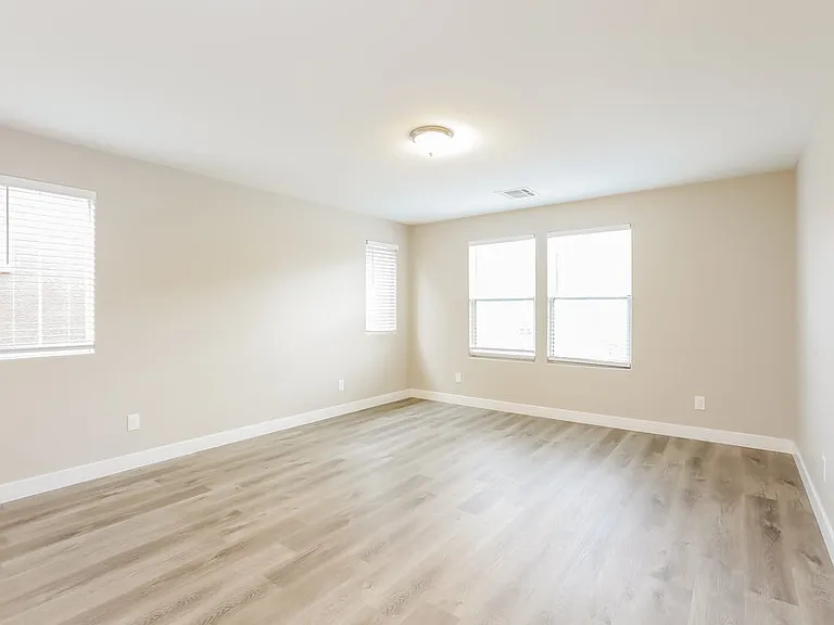 7333 Caballo Range Ave — Photo 4