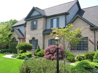 2641 Pin Oak Dr, Ann Arbor, MI 48103